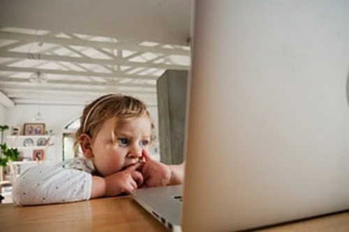 toddler watching miss rachel. miss rachel and screentime